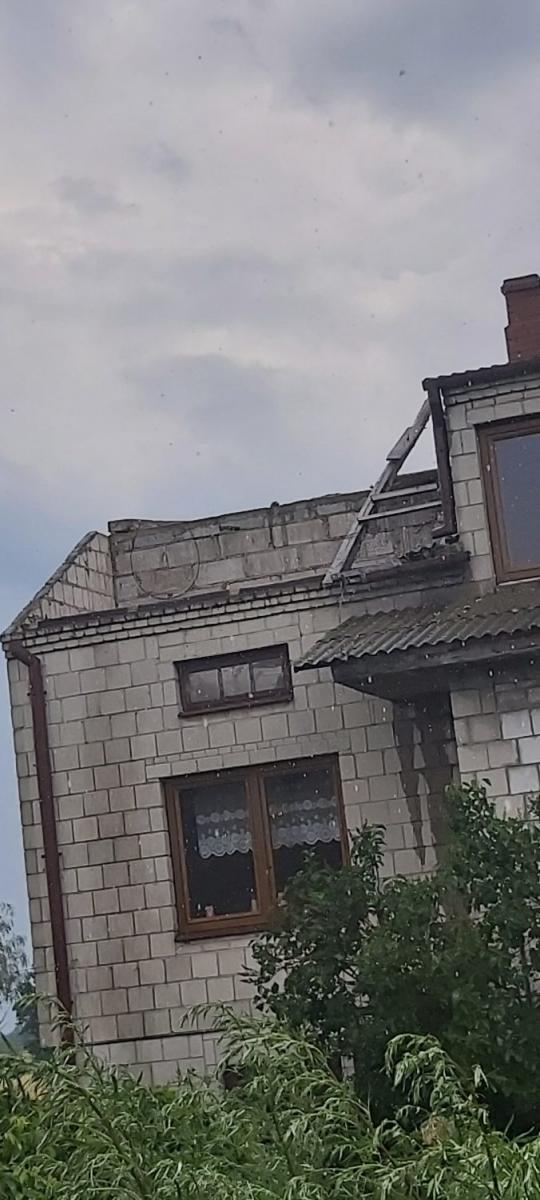 Nawałnica zerwała dach z ich domu. Dołącz do zbiórki i wesprzyj rodzinę