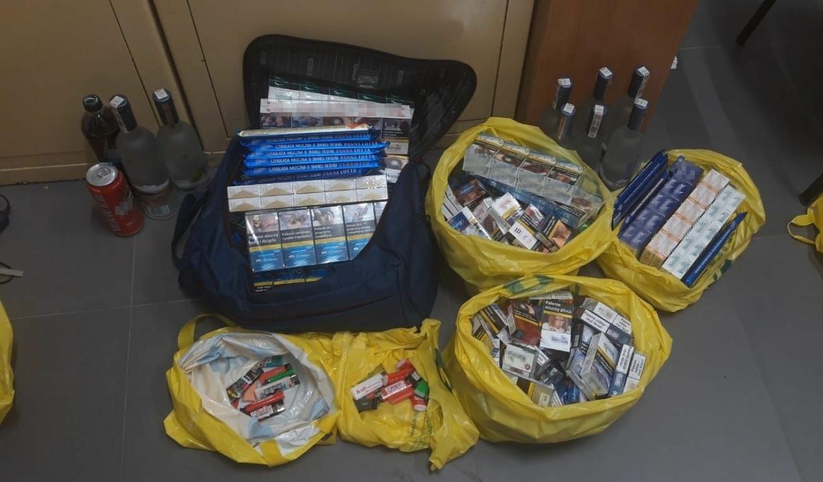 Ukradł papierosy i wędlinę. Zdradziły go reklamówki z logiem okradzionego sklepu