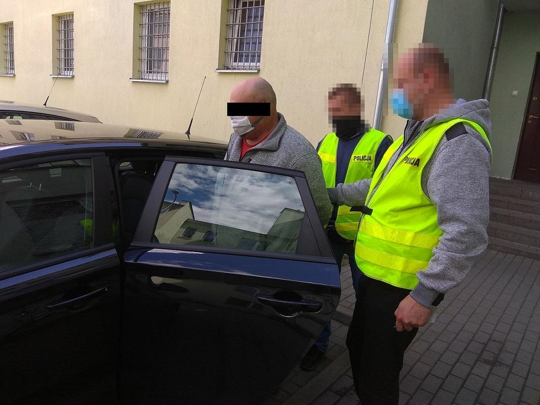 Zniszczyli bramę wjazdową, a później grozili śmiercią