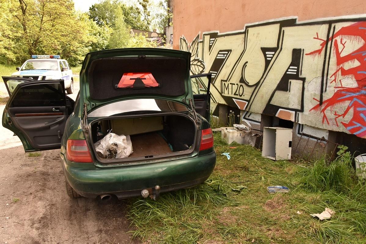 Ukradł rzeczy i zostawił auto z dokumentami na miejscu przestępstwa