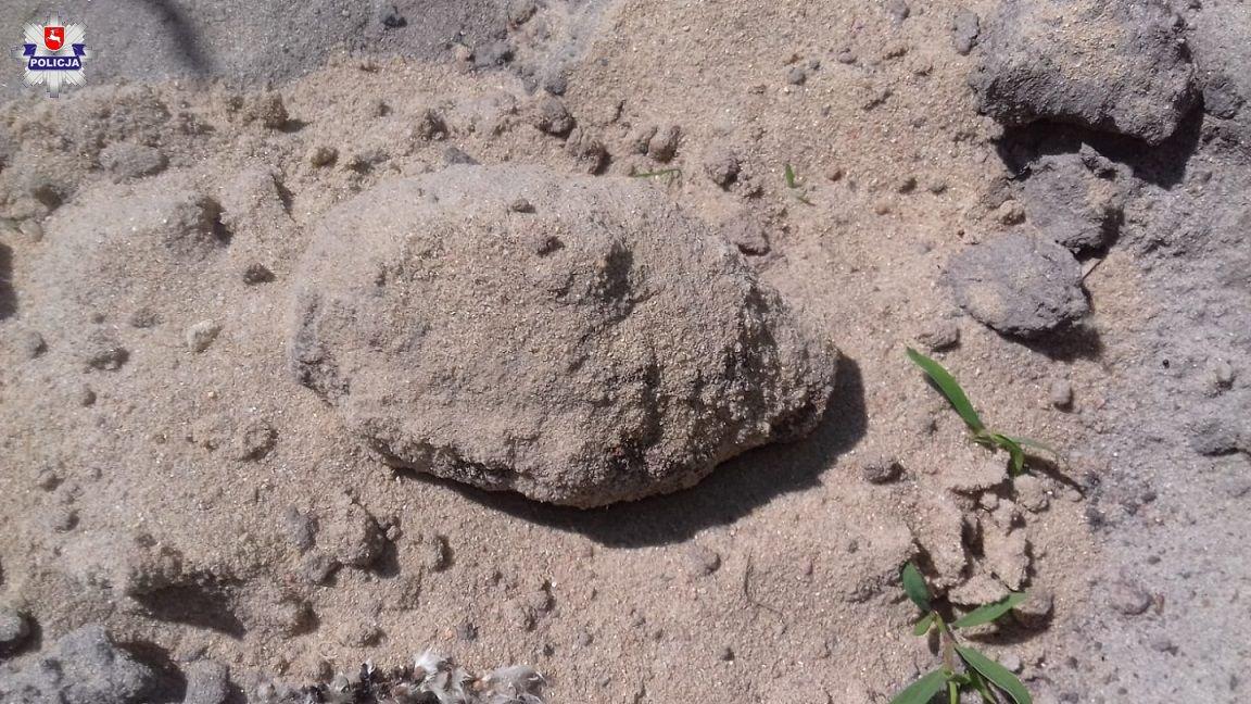 Znaleźli granat na polu