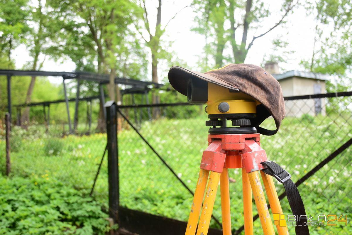 Metalowa konstrukcja nad Krzną. Tworzą teren edukacyjny