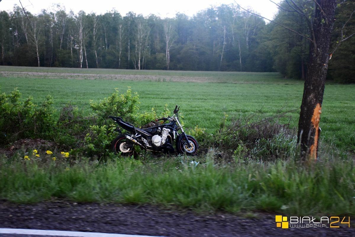 Motocyklista uderzył w drzewo. Zginął na miejscu
