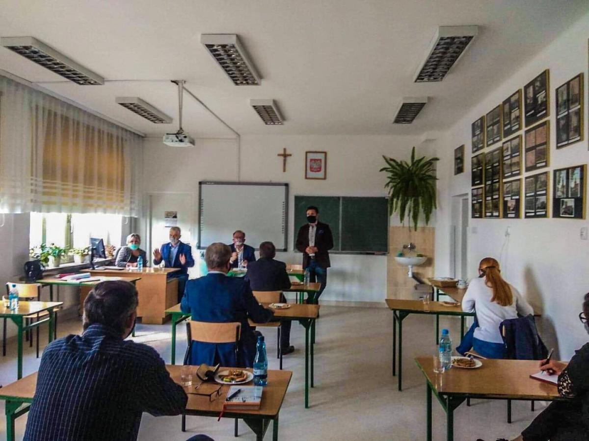 Rozpoczęli przygotowania do ponownego otwarcia szkół