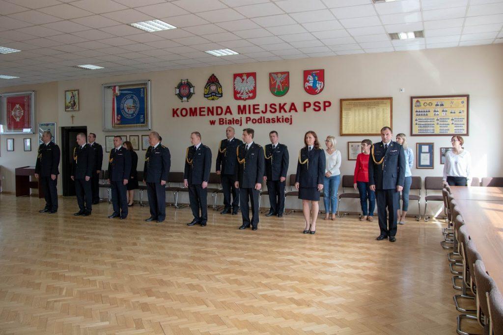 Zawodowi strażacy świętowali i dostali awanse