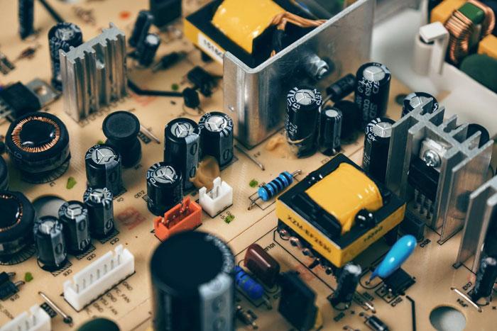 Rodzaje kondensatorów wykorzystywanych w układach elektrycznych