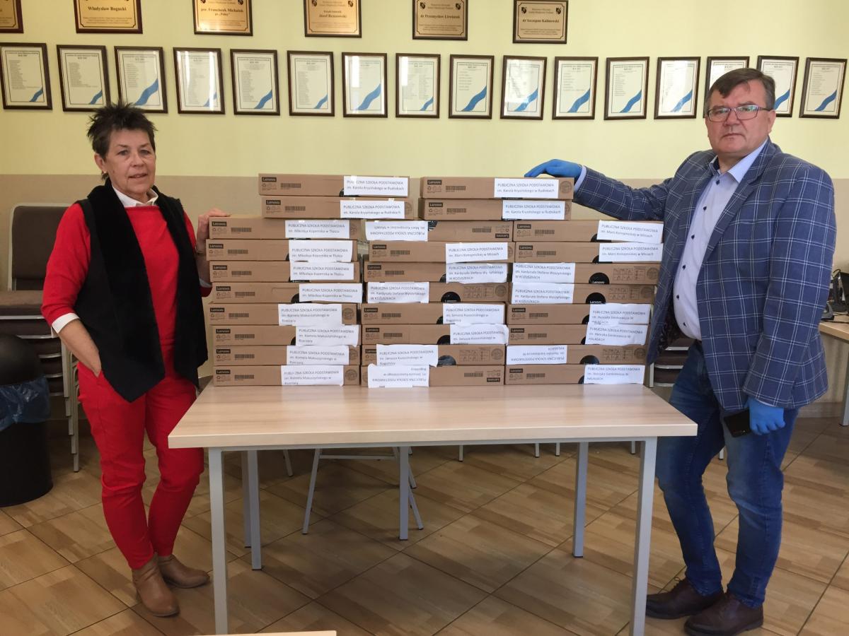 Otrzymali 70 tysięcy na zakup laptopów