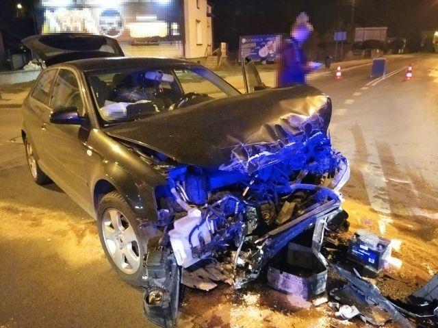 Zderzenie wyglądało groźnie. Vivaro przewróciło się