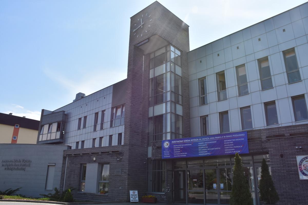 PSW wprowadza zajęcia online