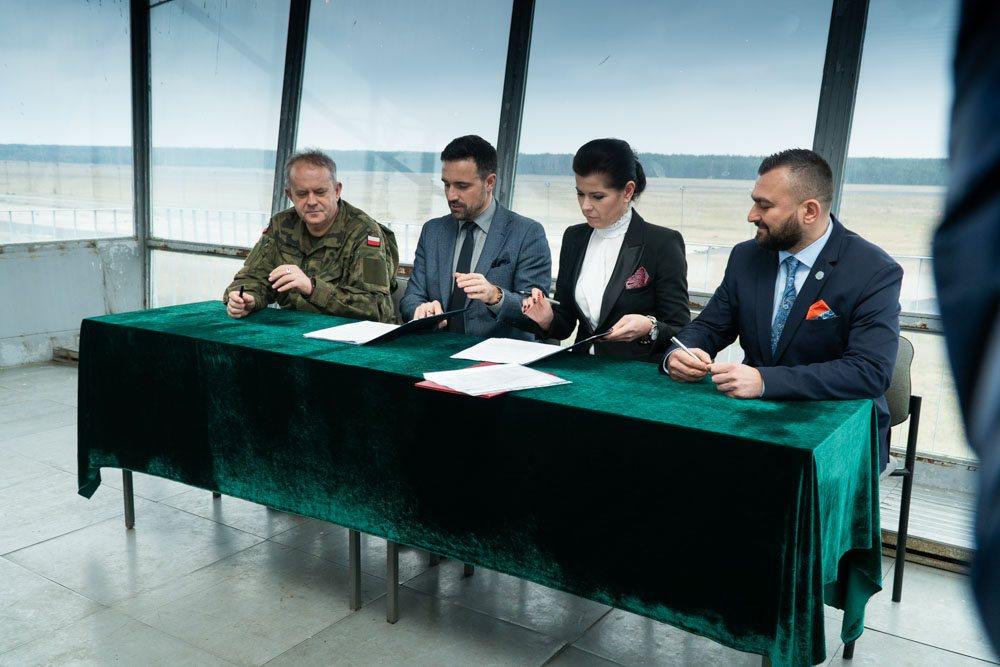 Całe lotnisko już w rękach wojska