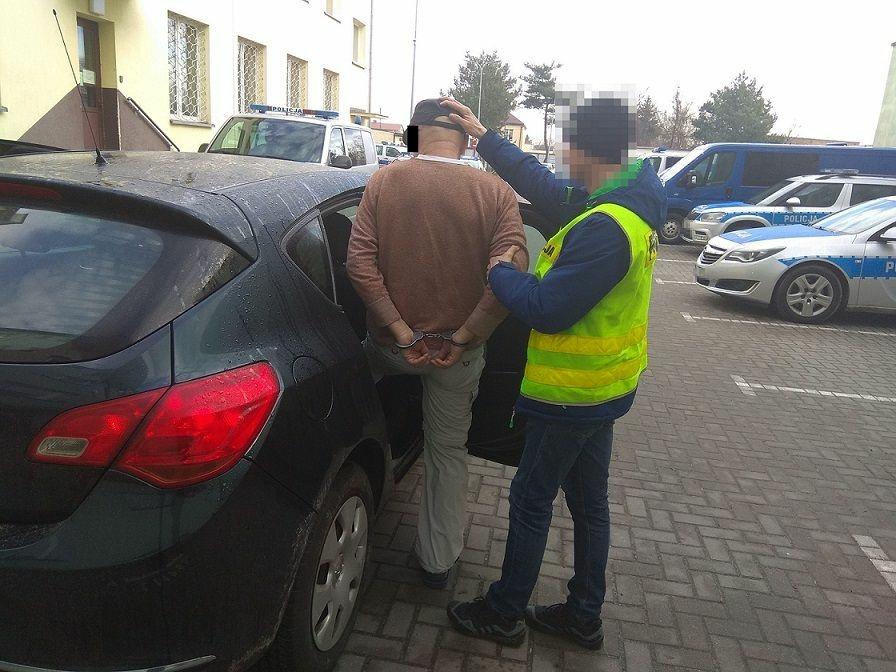 Uciekał przed policją. Okazał się przestępcą