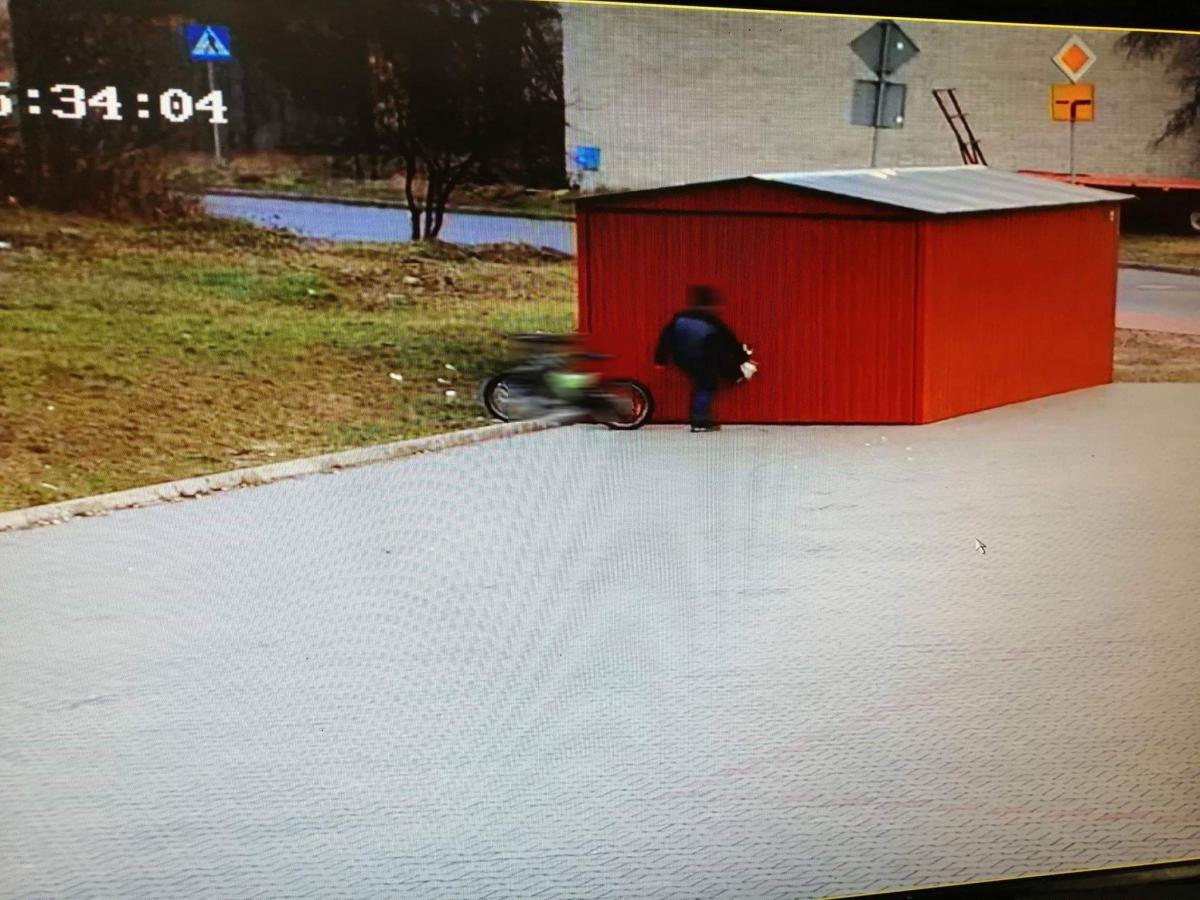 Strażacy dbają o porządek. Jednak inni to niszczą