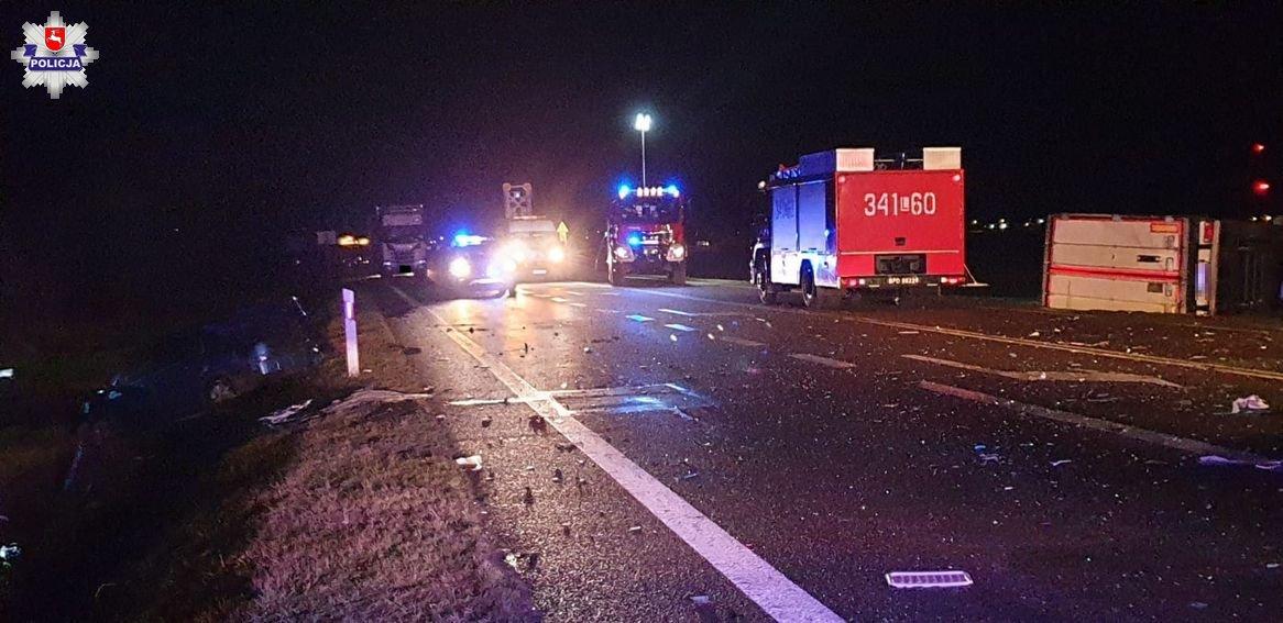 Zajechał drogę ciężarówce. Dwie osoby w szpitalu