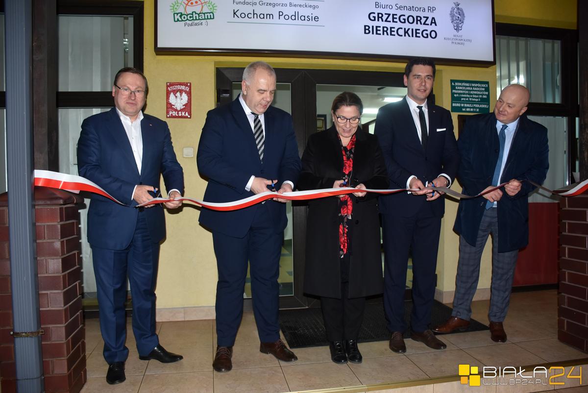 Jeden adres. Jeden dyrektor. Cztery biura