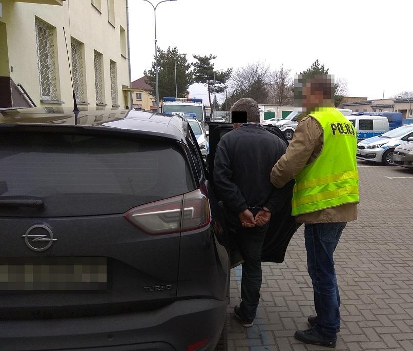 Znęcał się nad żoną. Miał broń