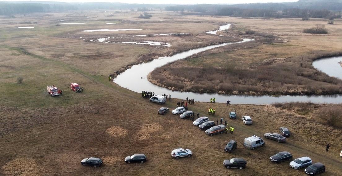 Znaleziono ciało w rzece kilometr od auta
