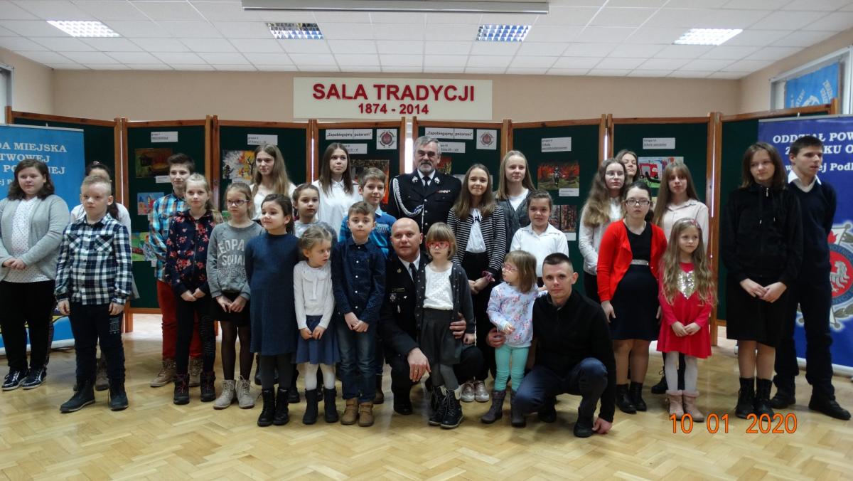 Podsumowali konkurs plastyczny w komendzie straży pożarnej