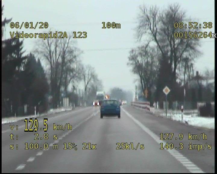 Pędził między domami prawie 130 km na godzinę