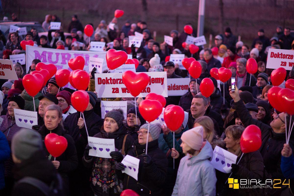 Tłumnie manifestują w obronie Haidara