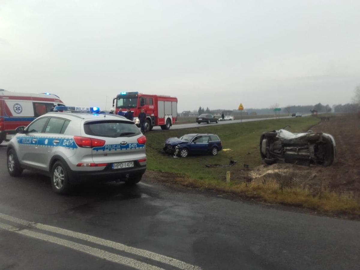 Dwa auta w rowie. Jedna osoba w szpitalu