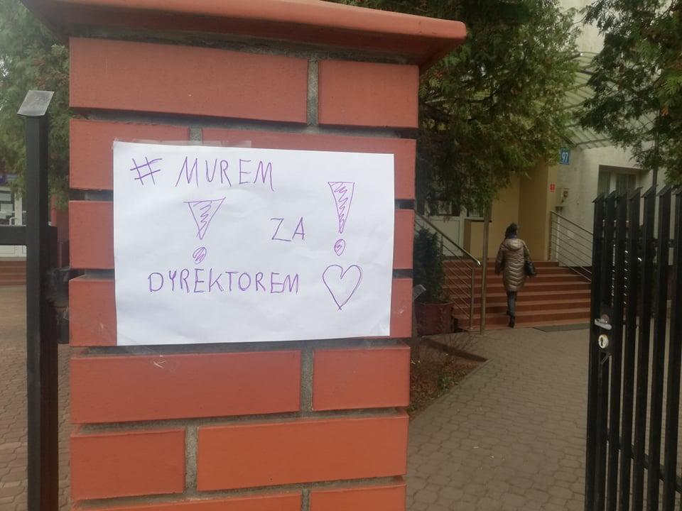 Izba Gospodarcza murem za dyrektorem ZDZ