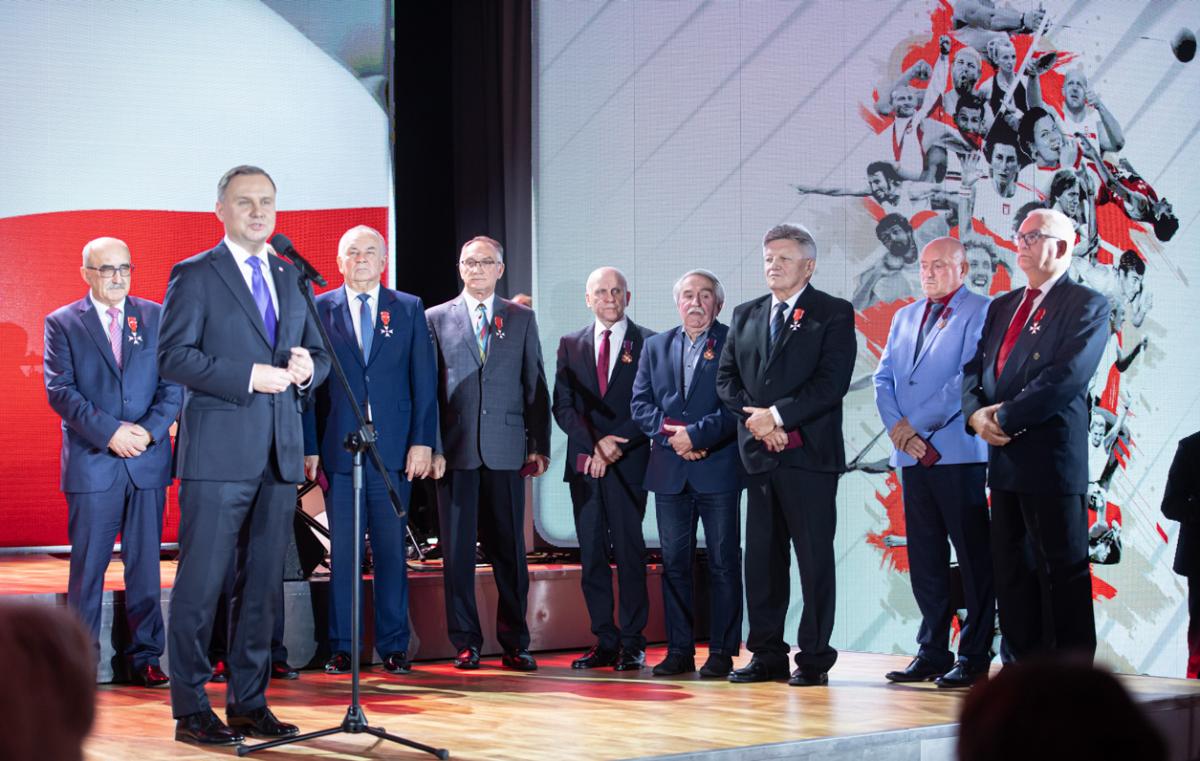 Z rąk prezydenta otrzymał Krzyż Kawalerski