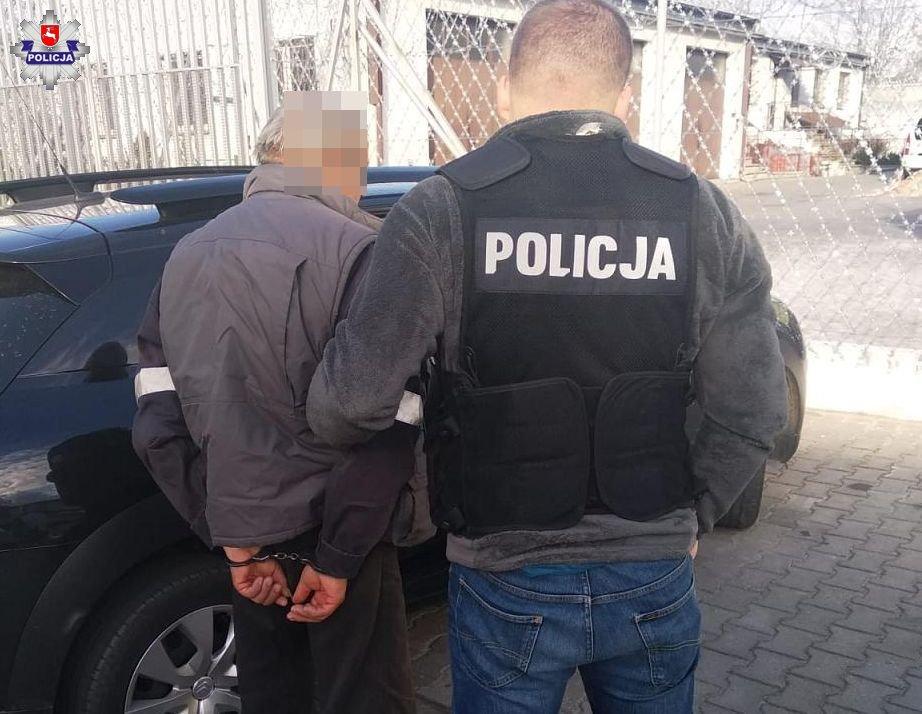 Żądał pieniędzy od ojca. Odebrał gotówkę siłą