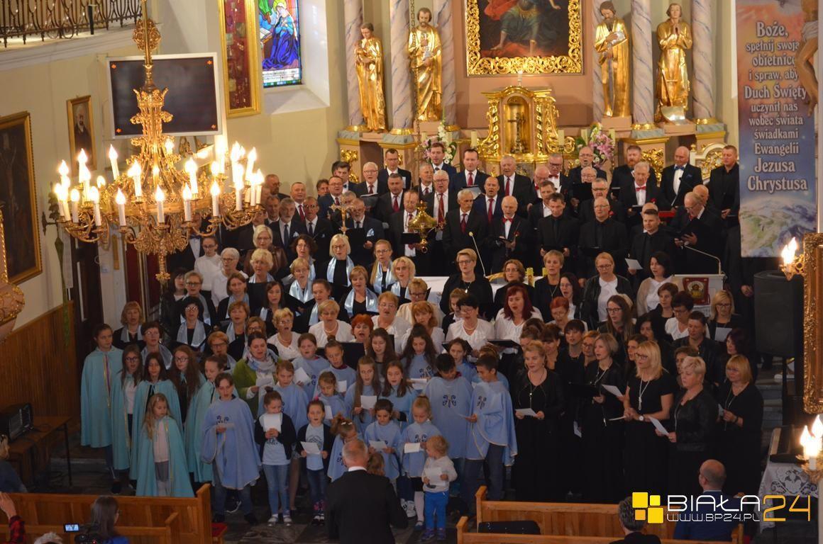 Zaśpiewali nad Bugiem ku czci Matki Boskiej