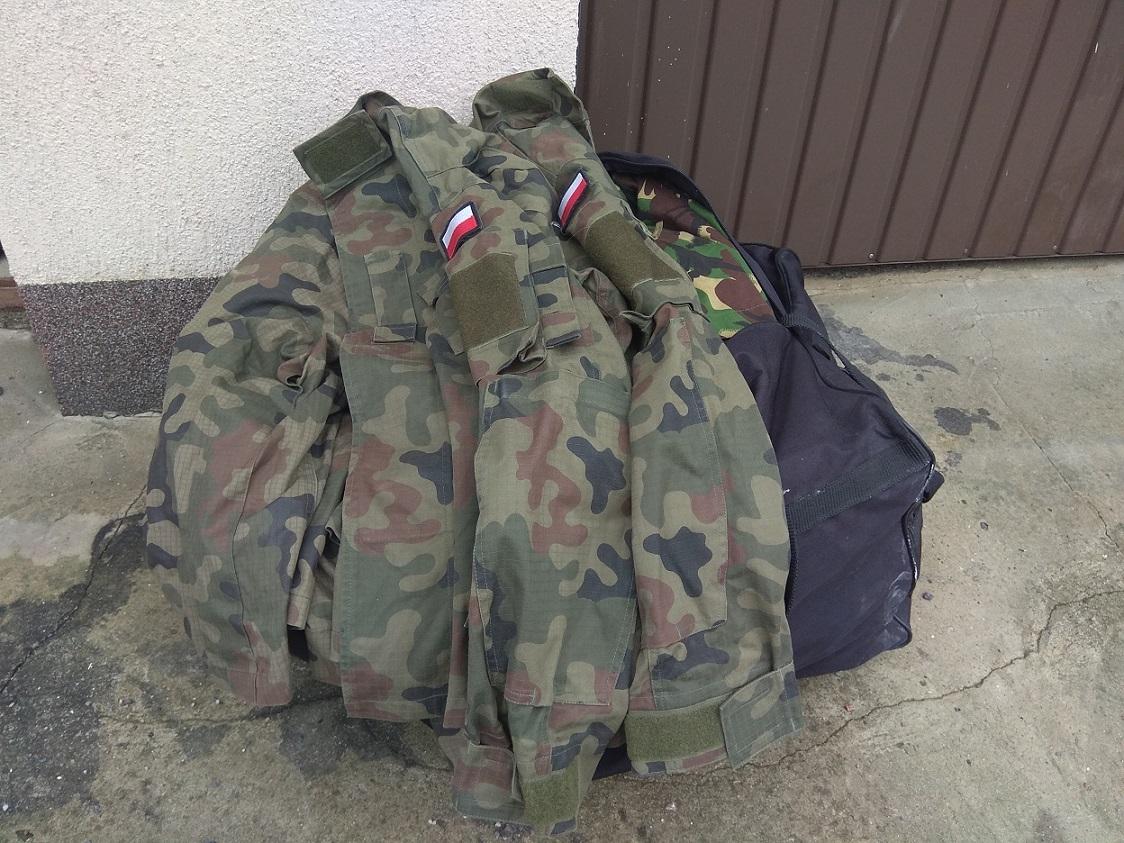 Ukradł aparat i mundur wojskowy