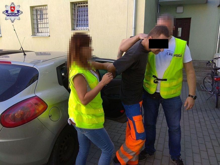 Groził sąsiadce siekierą. Później pobił partnerkę i straszył nożem