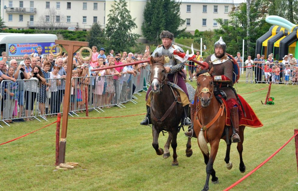 Jarmark z rycerzami blisko bazyliki