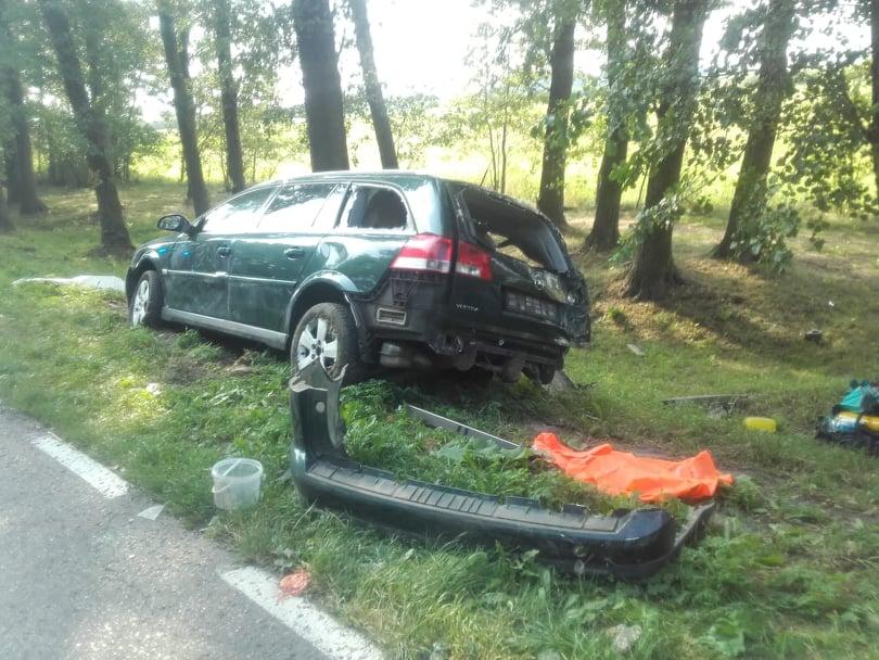Wjechał w drzewo. Nastolatek trafił do szpitala