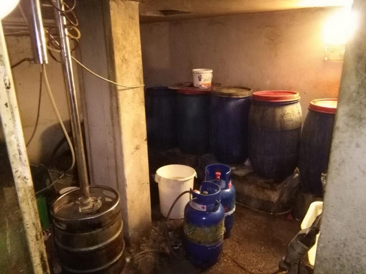 Bez zezwoleń wytwarzał alkohol. Grozi mu rok więzienia