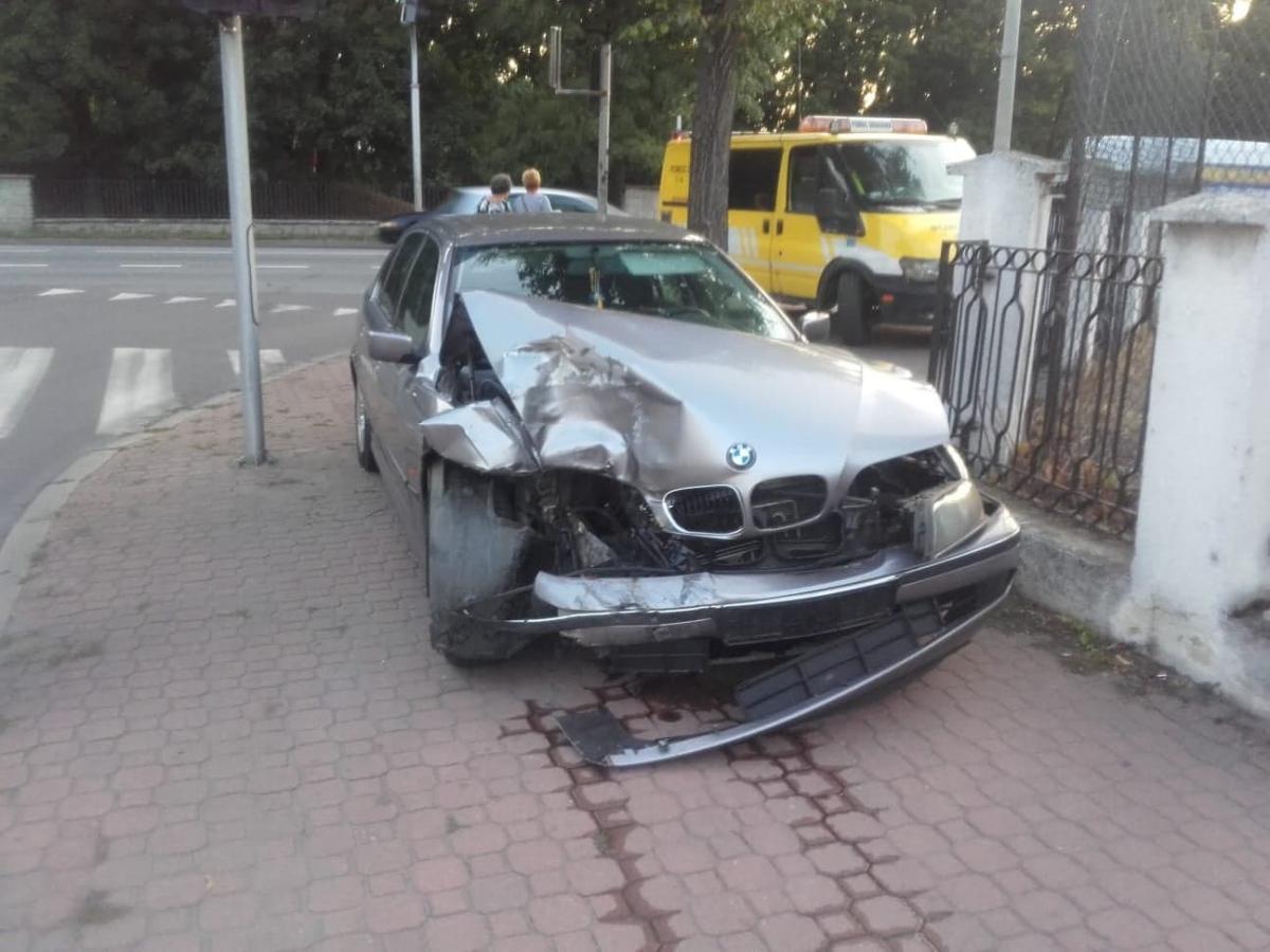 Nie wyhamował za audi. Skasował BMW