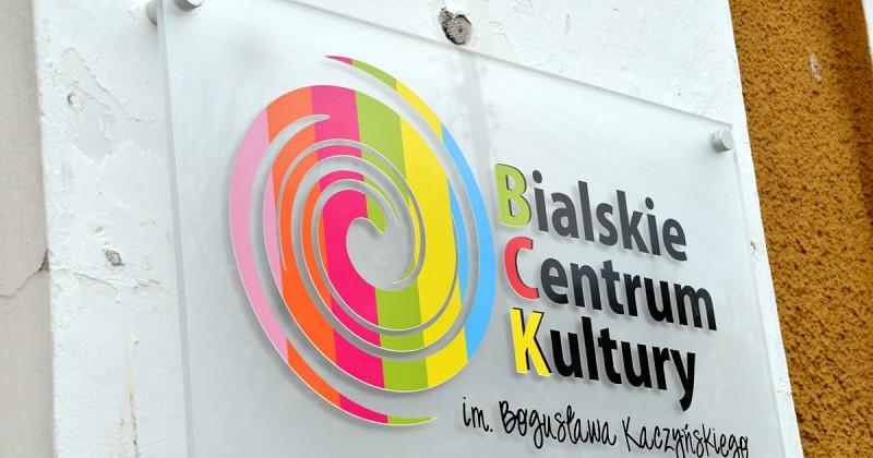 Kosmici wylądują przy domu kultury