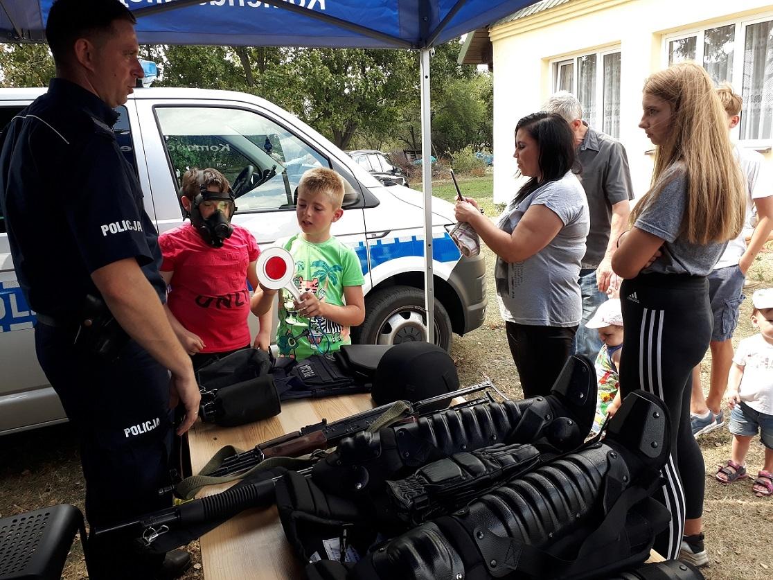 Policjanci nie próżnują w wakacje. Promują bezpieczny wypoczynek