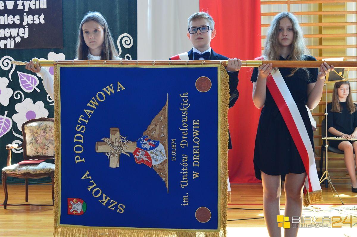 Nowy sztandar w podstawówce