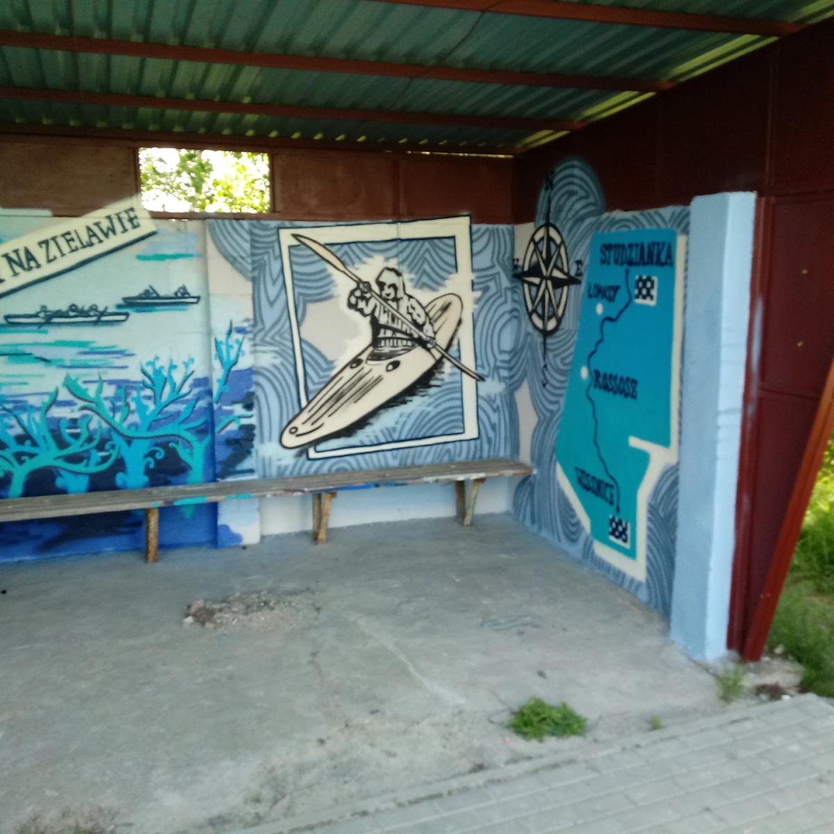 Murale zdobią przystanki i przypominają lokalną historię