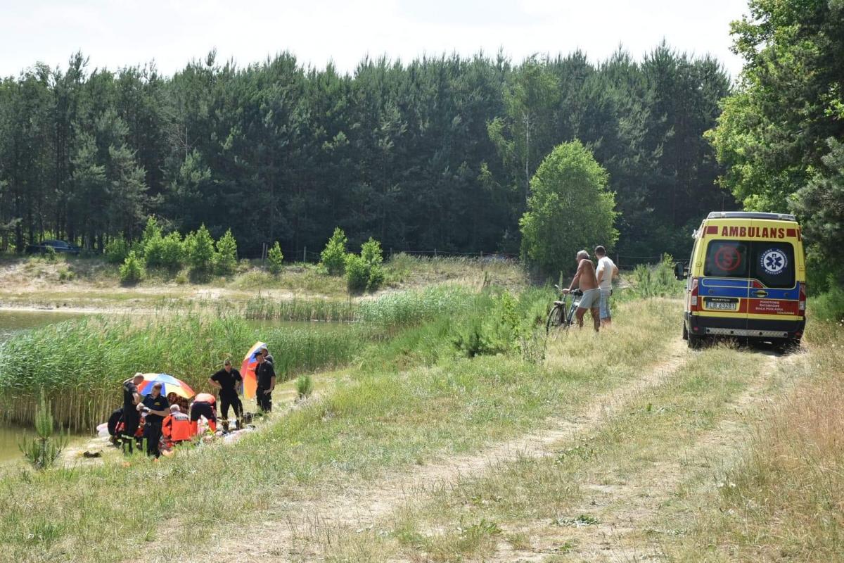 Utopił się na dzikim zalewie. Pomimo akcji ratunkowej ludzie nadal się kąpali