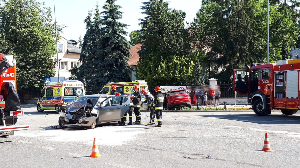 Kursant wymusił pierwszeństwo. Nauka jazdy zderzyła się z Audi