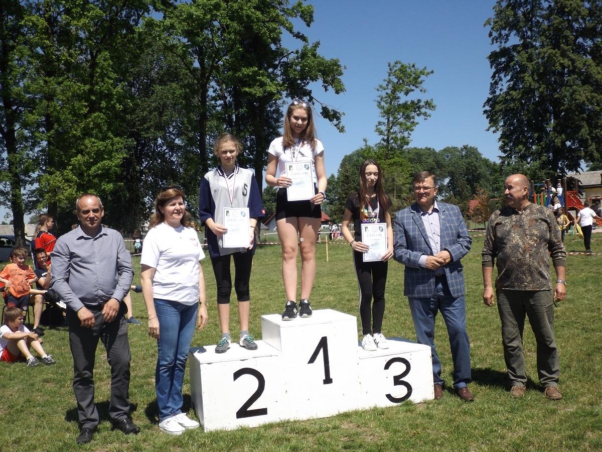 Biegali przełaje drużynowo i indywidualnie