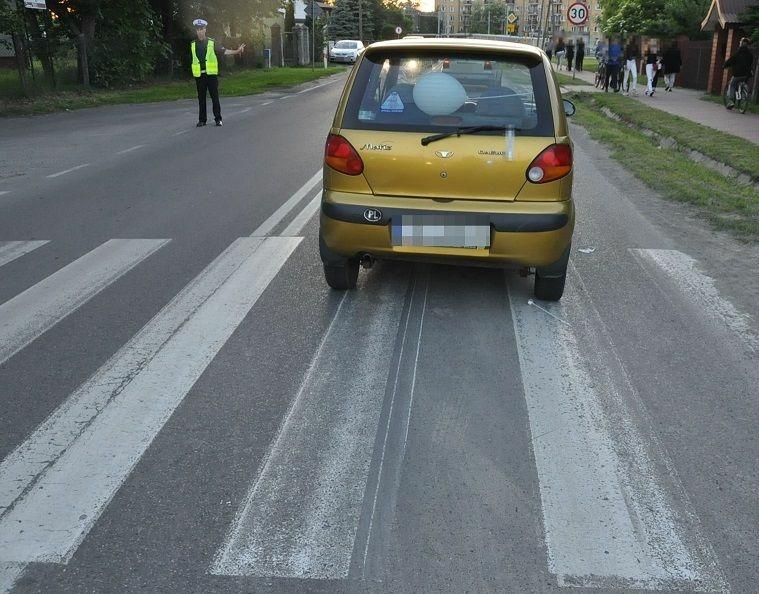 Potrąciła dwie 13-latki matizem