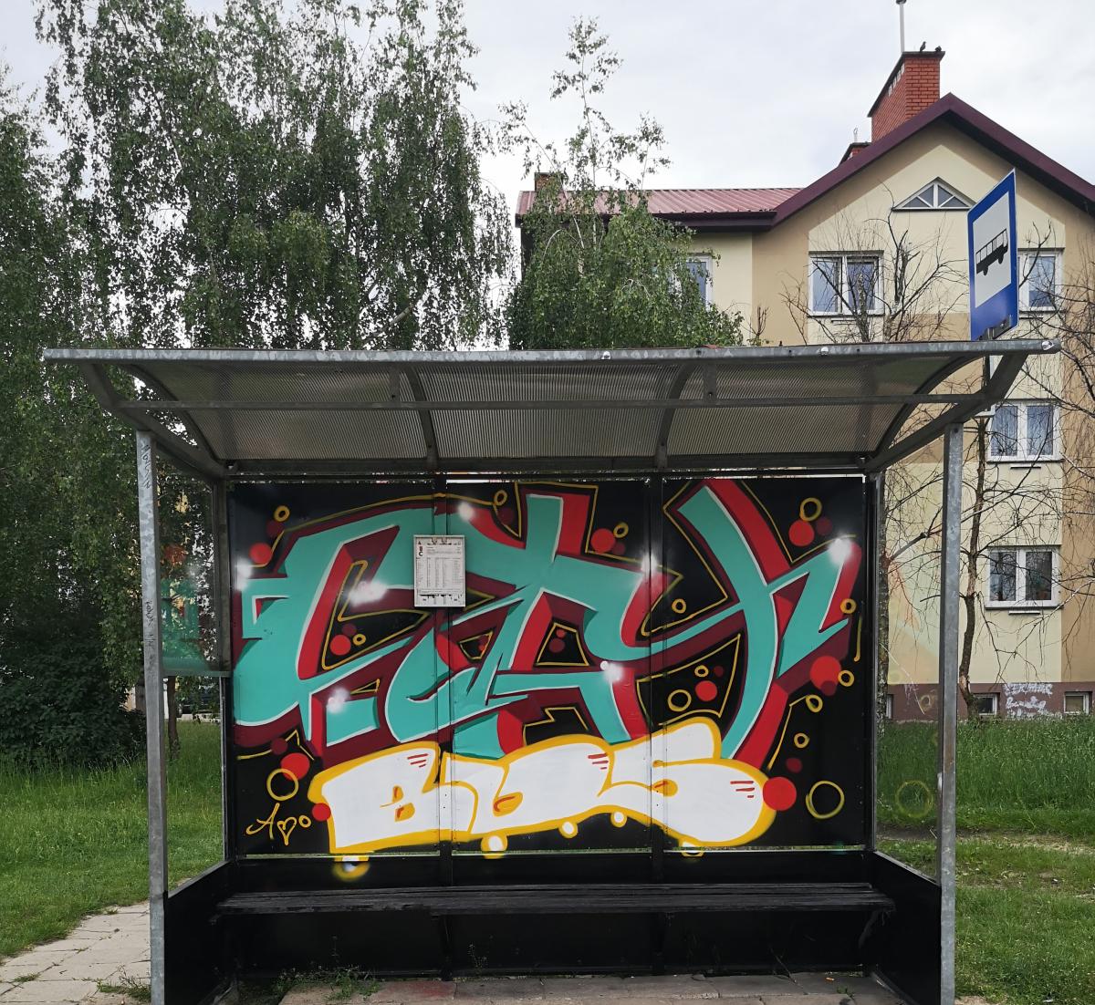 Znowu malują przystanki miejskie