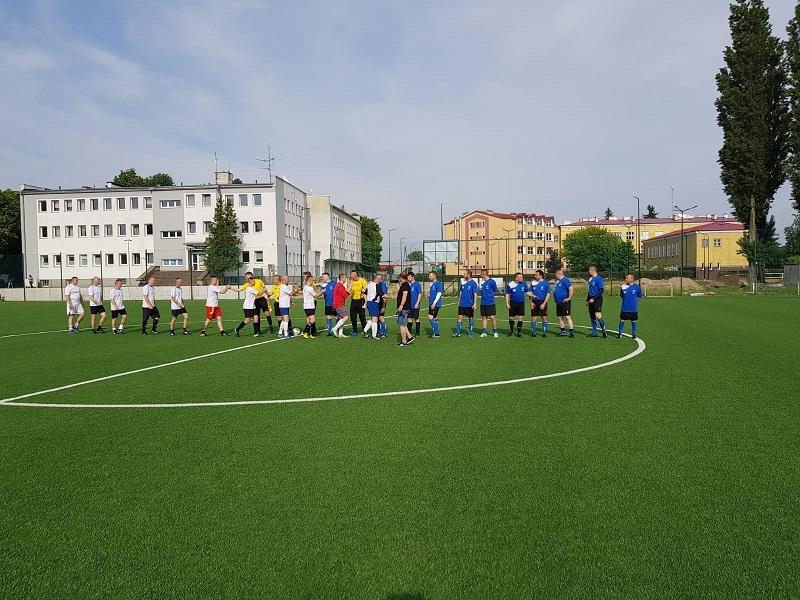 Mundurowi nie szczędzili nóg. Stoczyli piłkarski bój
