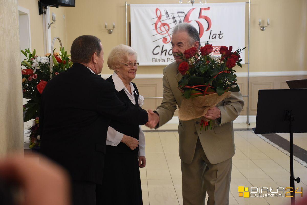 Chór "Społem" działa od 65 lat. Muzycy odebrali nagrodę