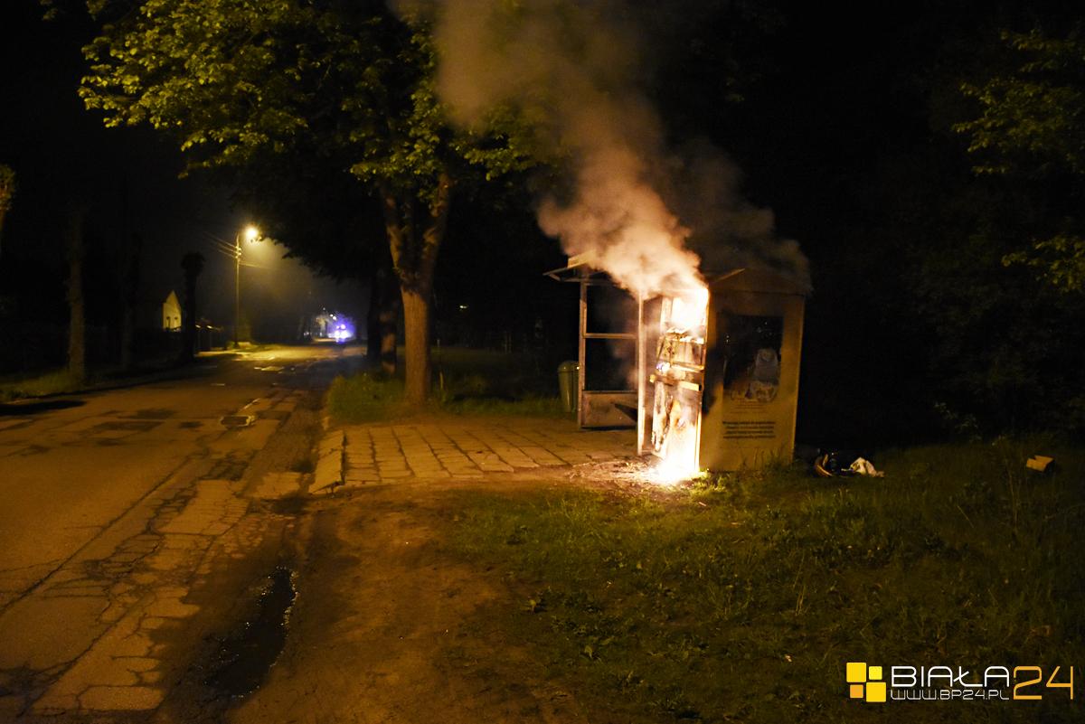 Palił się kontener na ubrania. Wiadomo, że było to podpalenie