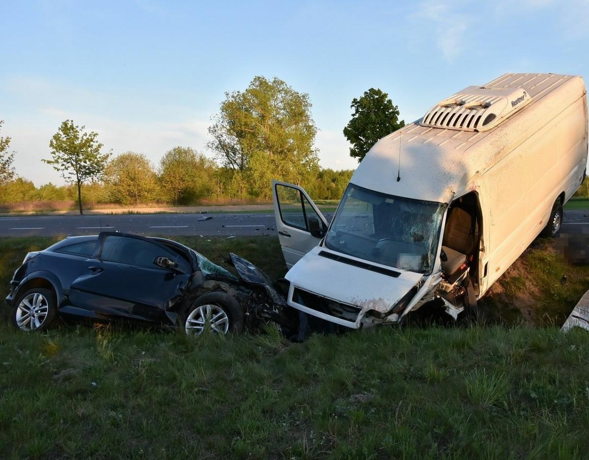Jedna osoba nie żyje, cztery są w szpitalu