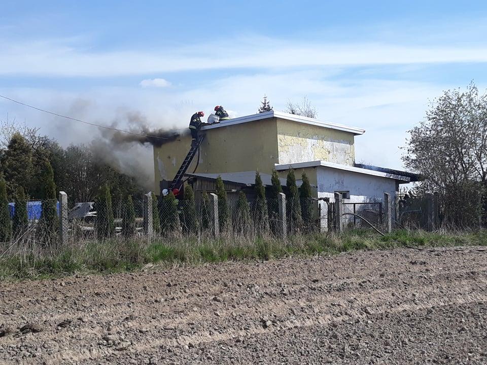 Ogień na budynku zauważono w Wielką Sobotę
