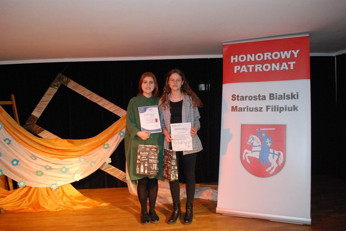 Alicja i Julia laureatkami konkursów recytatorskich