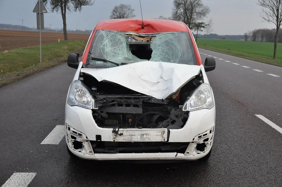 Pasażer wysiadł z auta. Chwilę później zginął